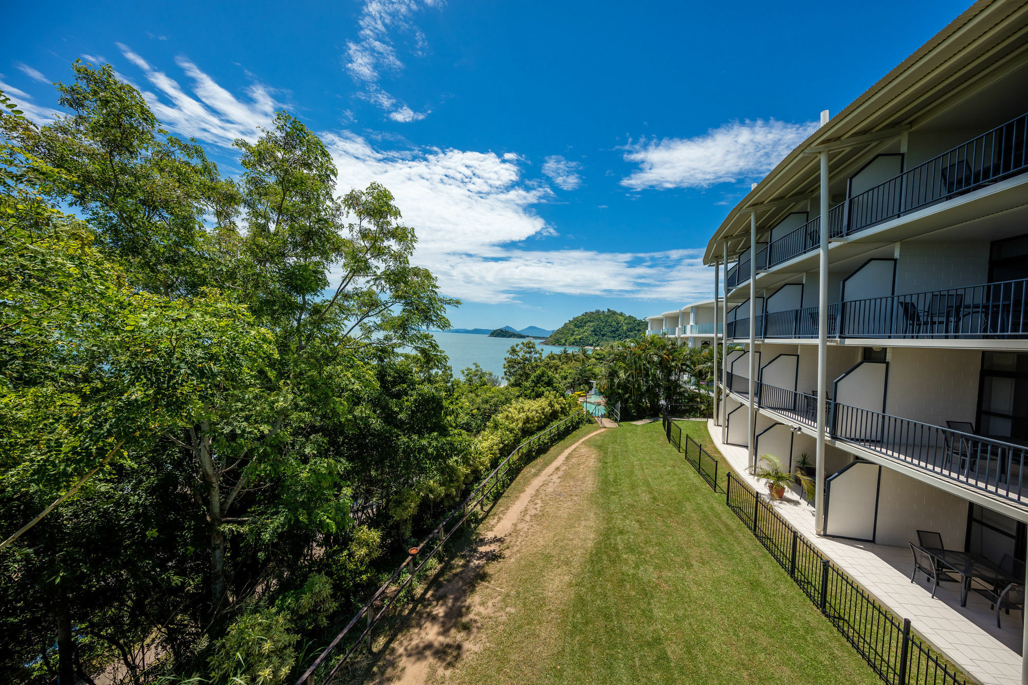 Aparthotel Amaroo At Trinity Trinity Beach Exterior foto